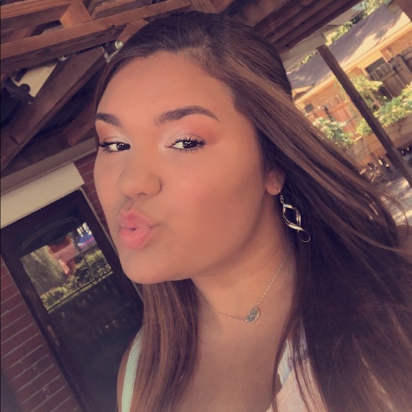 Meet your Posher, Taylor - Picture 1 of 1